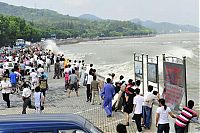 World & Travel: World's larges tidal bore, 9 metres (30 ft) high, Qiantang River, China