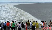 World & Travel: World's larges tidal bore, 9 metres (30 ft) high, Qiantang River, China