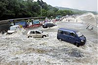 Trek.Today search results: World's larges tidal bore, 9 metres (30 ft) high, Qiantang River, China