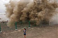 World & Travel: World's larges tidal bore, 9 metres (30 ft) high, Qiantang River, China