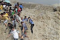 World & Travel: World's larges tidal bore, 9 metres (30 ft) high, Qiantang River, China