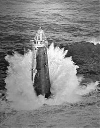 World & Travel: lighthouse in waves