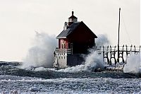 World & Travel: lighthouse in waves