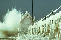 World & Travel: lighthouse in waves