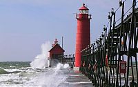 World & Travel: lighthouse in waves