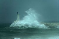 World & Travel: lighthouse in waves