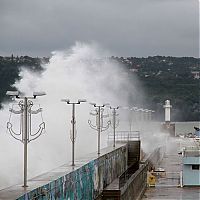 World & Travel: lighthouse in waves