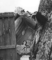 World & Travel: History: Paris in 1940-50s, France by Robert Doisneau