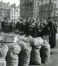 Trek.Today search results: History: Paris in 1940-50s, France by Robert Doisneau