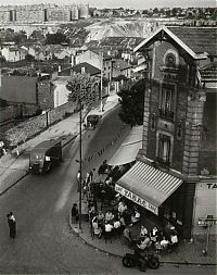 World & Travel: History: Paris in 1940-50s, France by Robert Doisneau