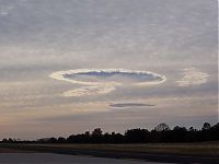 World & Travel: sky fallstreak hole cloud