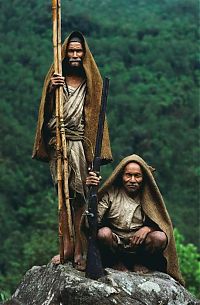 World & Travel: Honey hunters of Nepal by Diane Summers and Eric Valli