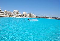 World & Travel: San Alfonso del Mar pool and resort, Algarrobo, Chile