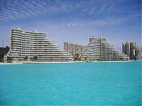 World & Travel: San Alfonso del Mar pool and resort, Algarrobo, Chile