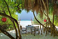 World & Travel: Kanuhuraa Resort Hotel, Kaafu Atoll, Maldives