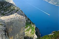 World & Travel: Preikestolen, Hyvlatonnå, Preacher's Pulpit Rock, Lysefjorden, Forsand, Ryfylke, Norway