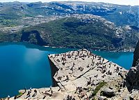 World & Travel: Preikestolen, Hyvlatonnå, Preacher's Pulpit Rock, Lysefjorden, Forsand, Ryfylke, Norway