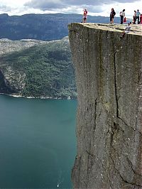 World & Travel: Preikestolen, Hyvlatonnå, Preacher's Pulpit Rock, Lysefjorden, Forsand, Ryfylke, Norway