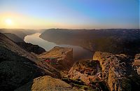 World & Travel: Preikestolen, Hyvlatonnå, Preacher's Pulpit Rock, Lysefjorden, Forsand, Ryfylke, Norway