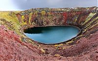 World & Travel: volcanic crater lake