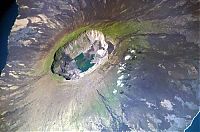 World & Travel: volcanic crater lake