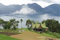 World & Travel: volcanic crater lake