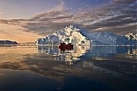 World & Travel: iceberg