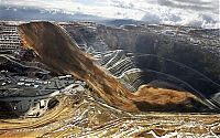 World & Travel: Massive landslide in Kennecott Copper Bingham Canyon Mine, Oquirrh Mountains, Salt Lake City, Utah, United States