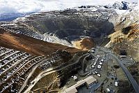 World & Travel: Massive landslide in Kennecott Copper Bingham Canyon Mine, Oquirrh Mountains, Salt Lake City, Utah, United States