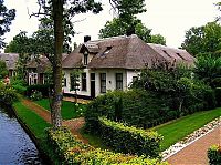 World & Travel: Giethoorn village, Overijssel, Steenwijkerland, Netherlands