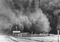 World & Travel: History: Dust Bowl, Dirty Thirties, 1930s, Great Plains, American and Canadian prairies