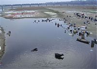 World & Travel: Pollution of the Ganges, Ganges river, India