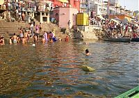 World & Travel: Pollution of the Ganges, Ganges river, India
