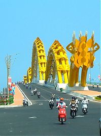 World & Travel: Dragon Bridge, Cầu Rồng, River Hàn at Da Nang, Vietnam