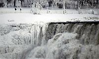 World & Travel: Niagara Falls frozen partially in 2014, Canada, United States