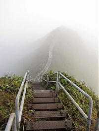 World & Travel: Stairway to Heaven, Haʻikū Stairs, Oʻahu, Hawaiian Islands, United States