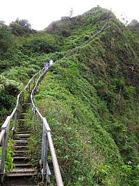 World & Travel: Stairway to Heaven, Haʻikū Stairs, Oʻahu, Hawaiian Islands, United States