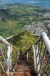 World & Travel: Stairway to Heaven, Haʻikū Stairs, Oʻahu, Hawaiian Islands, United States