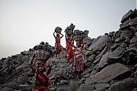 World & Travel: Coal field fire, Jharia, Dhanbad, Jharkhand, India