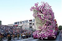 World & Travel: Bloemencorso, Flower Parade Pageant, Netherlands