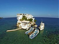 World & Travel: Villa on Dunbar Rock, Bay Islands, Guanaja, Honduras, Carribbean Sea