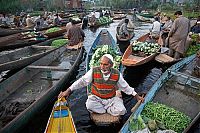 World & Travel: Floating market, Damnoen Saduak, Ratchaburi Province, Thailand