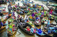 World & Travel: Floating market, Damnoen Saduak, Ratchaburi Province, Thailand