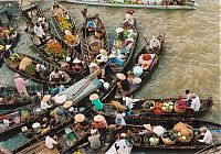 World & Travel: Floating market, Damnoen Saduak, Ratchaburi Province, Thailand