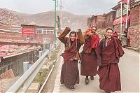 World & Travel: Larung Gar Valley, Sêrtar County of Garzê, Tibet, Kham, China